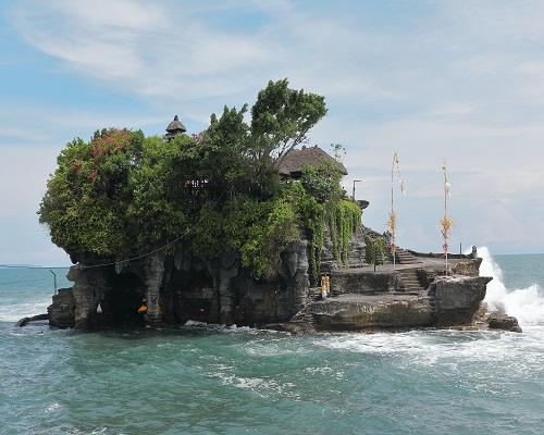 tanah-lot-temple-1-bali-golden-tour