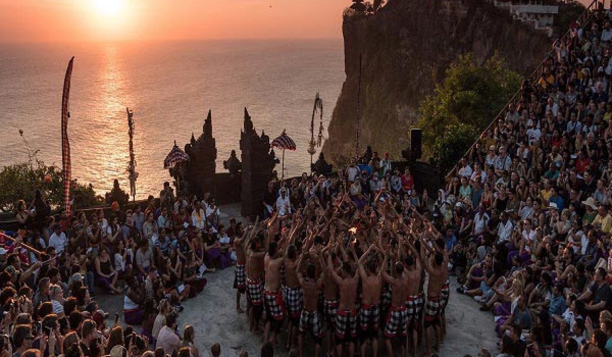 kecak-dance-performance-bali-golden-tour