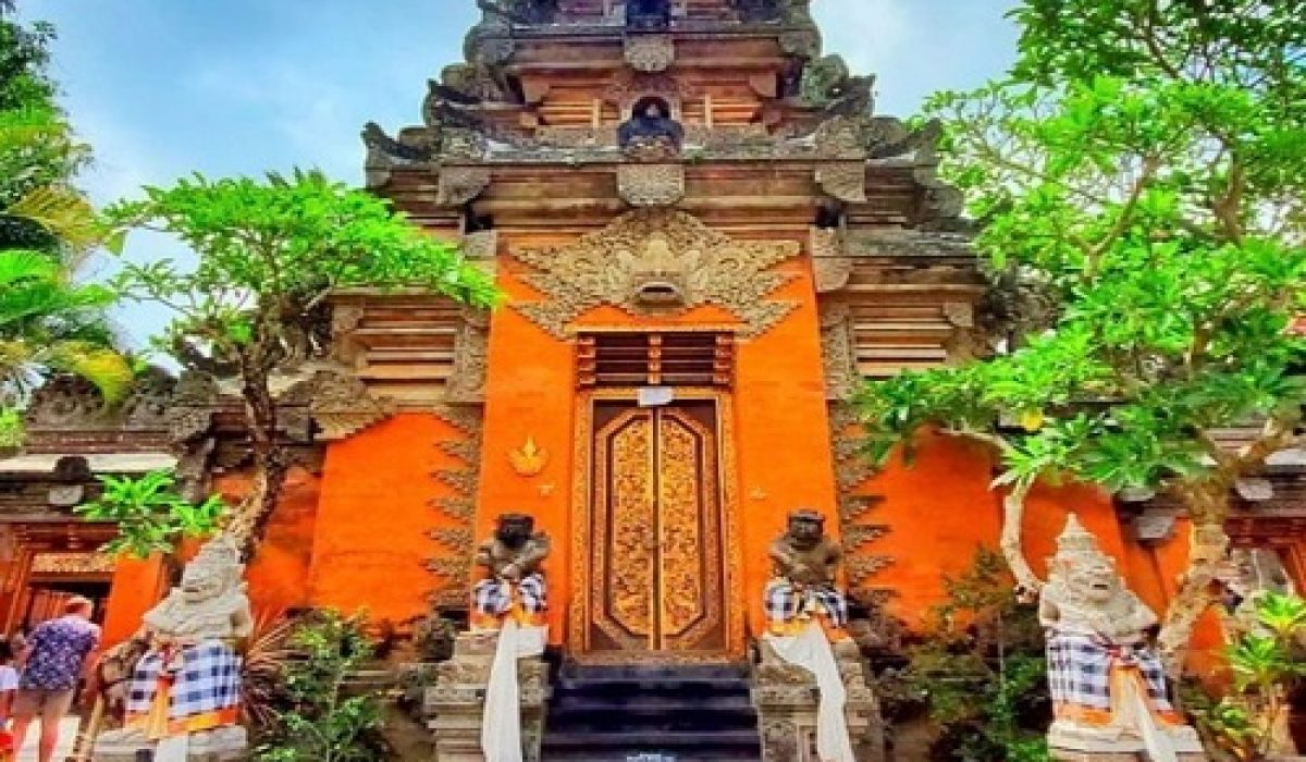 ubud-royal-palace-bali-golden-tour
