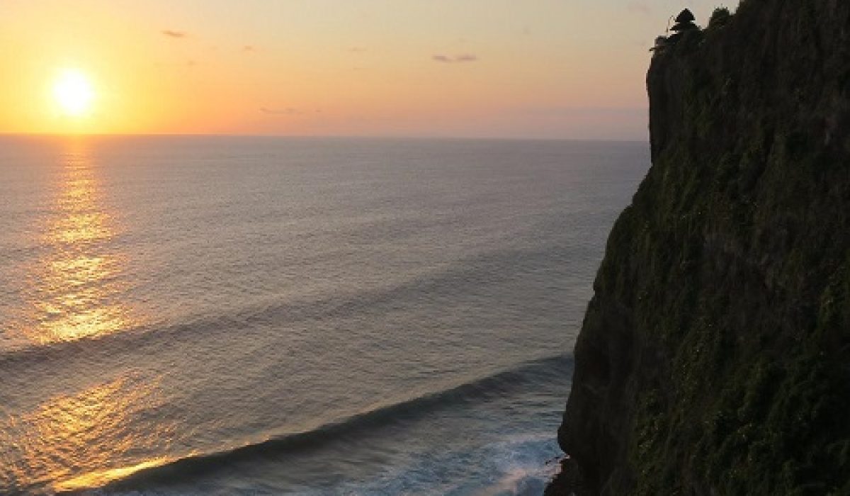 uluwatu-temple-bali-golden-tour